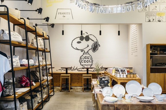 次のツーリング旅に ファン待望の Peanuts Cafe が名古屋に初出店 Cafe Library Tours